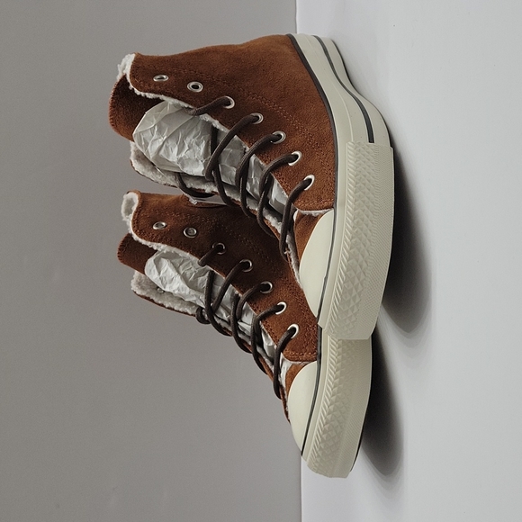 Converse Shoes - Converse High Top Brand new